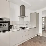 Beautiful And Charming Paddington Apartment