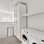Beautiful And Charming Paddington Apartment